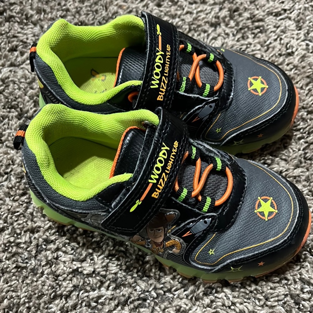 Disney Toy Story Boys Tennis shoes. Size 9   up on the characters and soles.
